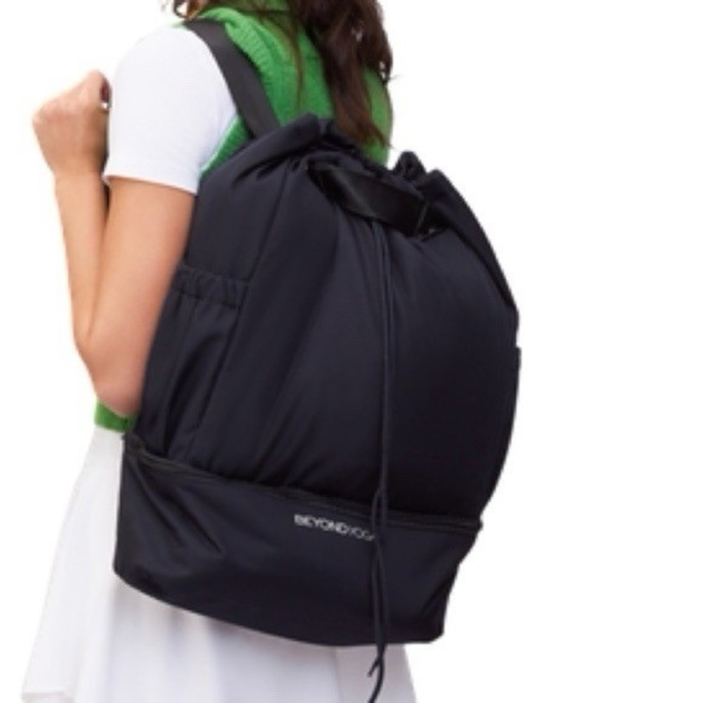 Beyond Yoga convertible gym bag backpack black pristine condition